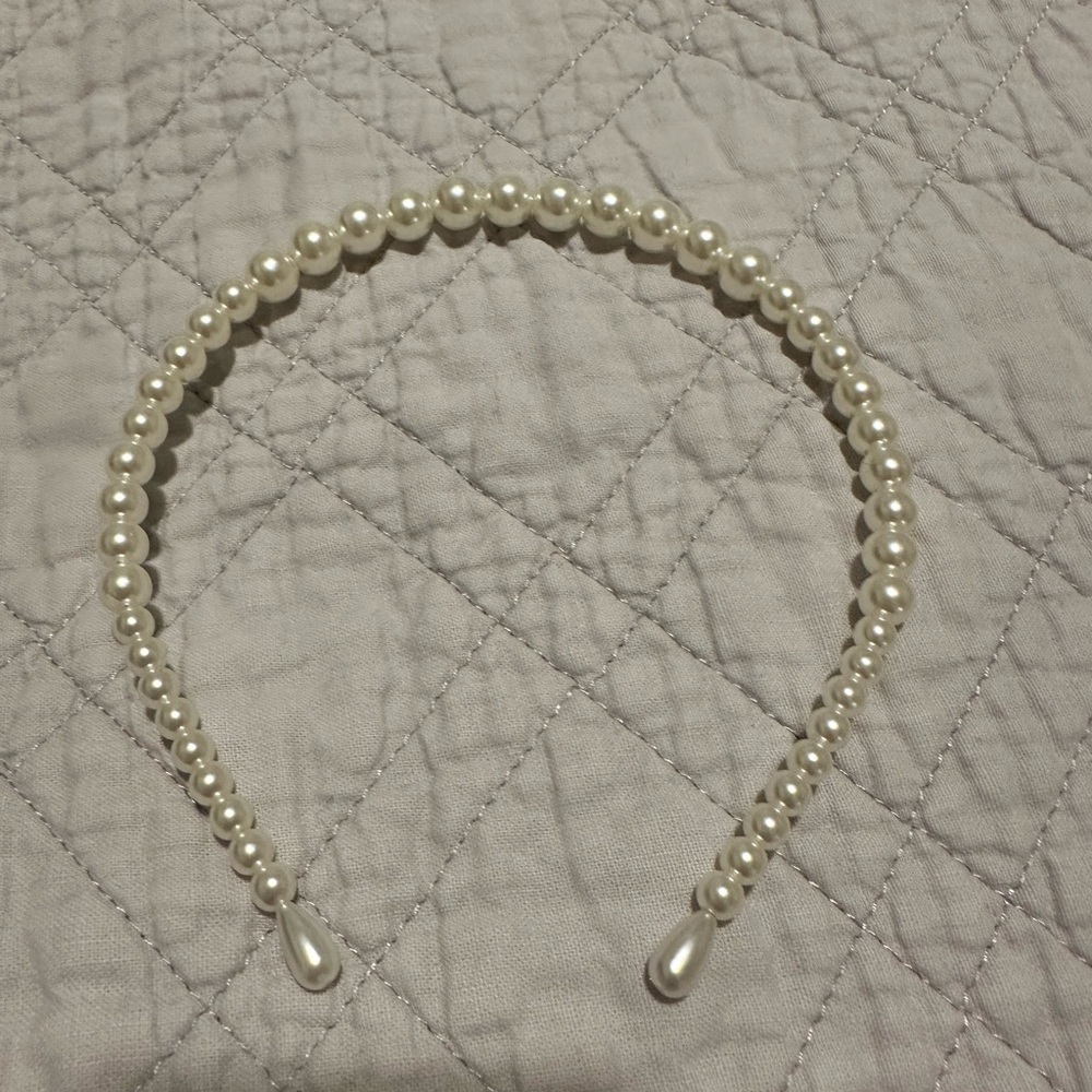 Stretchy pearly headband